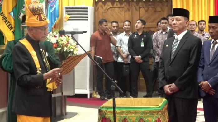 Pengukuhan Wali Nanggroe Aceh Malik Mahmud Al-Haytar (Foto: Screenshot video streaming DPRA)
