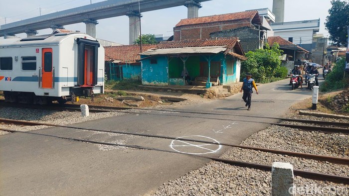Perlintasan Sebidang Tanpa Palang Pintu di KBB