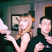 Taylor Swift genap berusia 34 tahun pada Rabu (13/12/2023). Untuk merayakan hari kelahirannya itu, dia menggelar sebuah pesta klub bernama The Box di Manhattan, New York City, AS. Foto: Instagram/@taylorswift