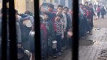 Potret Anak-anak Gaza Antre Makanan