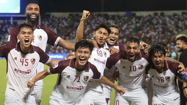 PSM Makassar merayakan kemenangan 3-1 atas Sabah FC dalam laga AFC Cup 2023/2024 di Stadion Likas, Kota Kinabalu, Malaysia.