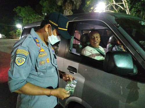 Razia gabungan angkutan jemput antar provinsi (AJAP) Jawa-Bali jelang Nataru di Gilimanuk pada Kamis (14/12/2023) malam. (Istimewa)