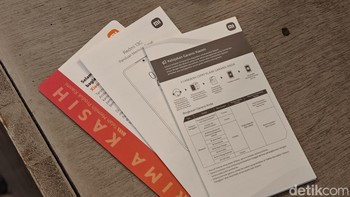 Namun ketika dibuka masih mempertahankan ciri khasnya yang menyertakan kartu ucapan terima kasih. Foto: Adi Fida Rahman/detikINET