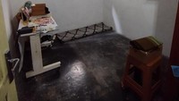 Pada April 2022, Rifqi mulai mengecat ulang kamarnya. Tadinya dinding kamar Rifqi berwarna hijau, kini menjadi warna putih. Foto: Dok. Istimewa