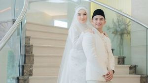 Foto Adu Gaya Mantan & Istri Baru Rizky DA Saat Pakai Gaun Pengantin