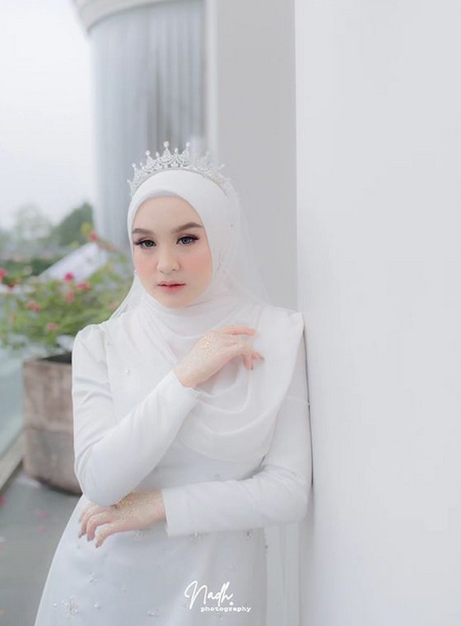 Inilah penampilan close up Hersa Rahayu. Makeup-nya dibuat ala Korea dengan gradasi lipstik ombre coral nude dan merah. Foto: dok. Instagram