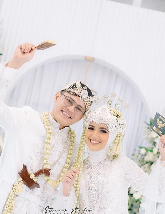 Beberapa minggu sebelumnya, sang mantan istri, Nadya Mustika juga menikah. Nadya Mustika dinikahi oleh Iqbal Fitrah Rosadi. Foto: dok. Instagram