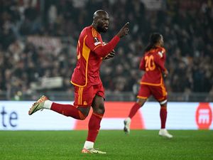 De Rossi: Roma Harus Lolos dengan atau Tanpa Gol Dybala dan Lukaku