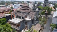 Rumah almarhum Ki Joko Bodo dibangun selama 7 tahun dari 2007 hingga 2014. Konsep rumah Ki Joko Bodo berupa candi Jawa. Foto: YouTube/Trans7 Official