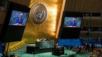 Jika dibandingkan dengan resolusi Majelis Umum PBB yang mengecam invasi Rusia ke Ukraina, negara yang mendukung gencatan senjata di Gaza lebih banyak. Total ada 153 suara dibandingkan 140 suara yang saat itu mengecam serangan Rusia ke Ukraina. 