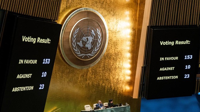 Israeli ambassador to the UN Gilad Erdan speaks to delegates during the United Nations General Assembly, where a vote on a ceasefire resolution is expected, amid the ongoing conflict between Israel and the Palestinian Islamist group Hamas, in New York City, U.S., December 12, 2023. REUTERS/Eduardo Munoz