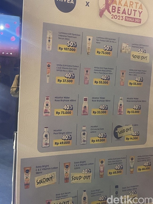 NiveaNivea menawarkan berbagai diskon untuk produk perawatan wajah dan tubuh. Beberapa bahkan sudah sold out sebelum sore hari.Foto: Rahmi Anjani/Wolipop