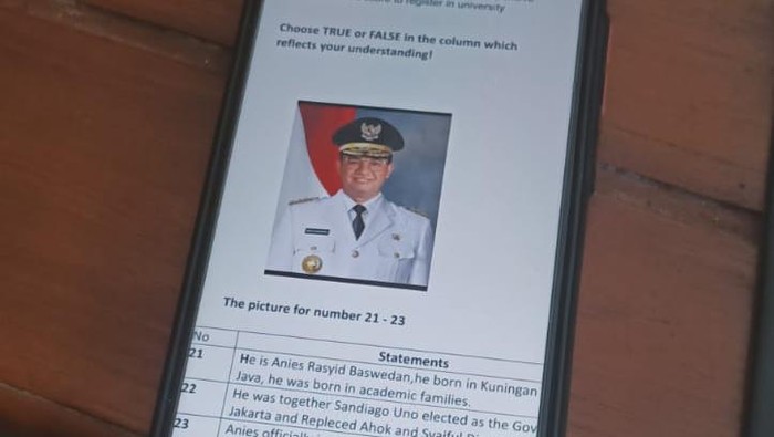 Soal ujian memuat gambar Anies Baswedan/Kepala Cabdin Pendidikan wilayah Lamongan Hidayat Rachman.