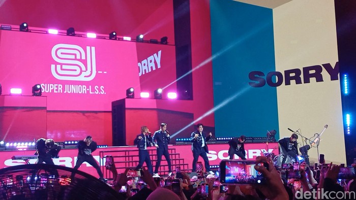 SUPER-JUNIOR-L.S.S Hangatkan Panggung HUT Transmedia