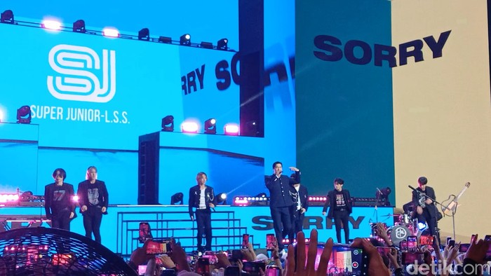 SUPER-JUNIOR-L.S.S Hangatkan Panggung HUT Transmedia