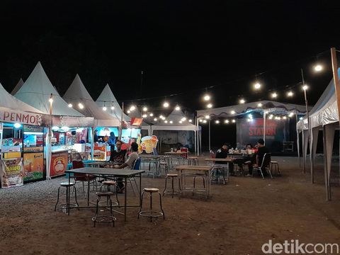 Tempat kuliner yang dulunya merupakan kolam renang di bekas Hotel Cakra Solo, Kamis (14/12/2023).