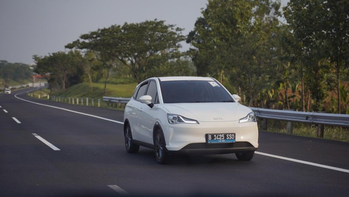 Test drive Neta V Jakarta-Semarang