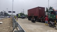 Uji fungsional flyover Djuanda dimulai pukul 10.00 WIB hingga pukul 20.00 WIB akandilakukan open traffic uji coba fungsional FO Aloha Juanda.