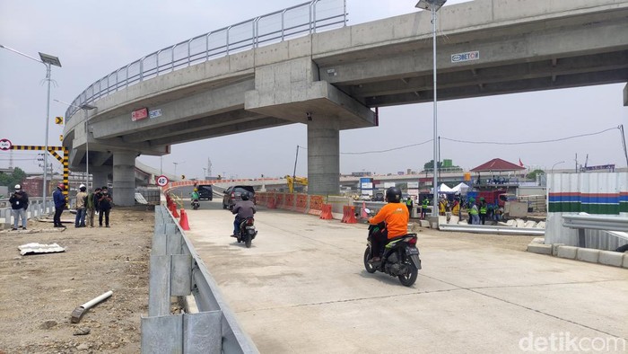 Uji Coba Fly Over Juanda Dalam rangka mendukung kelancaran arus lalu lintas serta memfasilitasi arus mudik dan arus balik selama Libur Natal 2023 dan Tahun Baru 2024 (Nataru), Fly Over (FO) Djuanda dilakukan uji coba fungsional mulai 15 Desember 2023 hingga 21 Desember 2023.