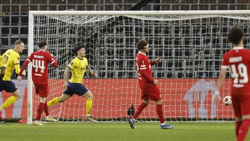 Union SGs Cameron Puertas scores his sides second goal during the Europa League Group E soccer match between Union SG and Liverpool at the RSC Anderlecht stadium in Brussels, Thursday, Dec. 14, 2023. (AP Photo/Geert Vanden Wijngaert)