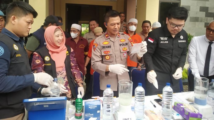 Unit Reserse Kriminal Polsek Seberang Ulu 1 Palembang memusnahkan sabu 5000 gram.
