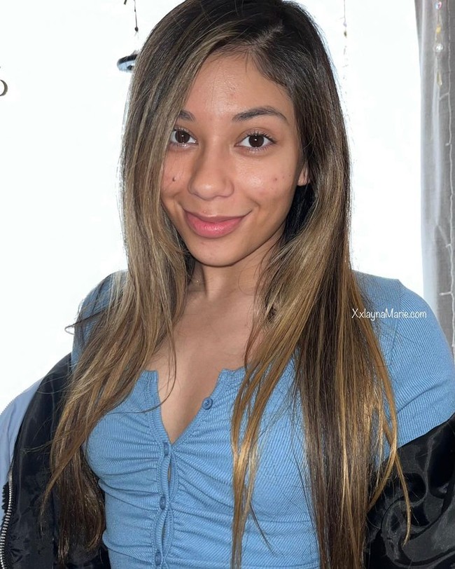 Bdanku sangat kecil jadi aku terlalu kecil untuk menjatuhkan penggorengan penuh dengan ayam di KFC tapi aku melakukan hal-hal lain, aku membuka, membersihkan, membuat pesanan, dan menghitung stok, ujarnya diansir Needtoknow. Foto: Instagram Xxlayna Marie