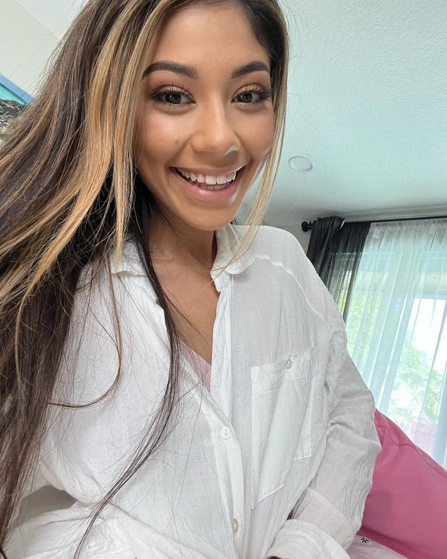 Wanita yang dikenal sebagai Xxlayna Marie mengungkap kisah hidupnya yang berubah drastis. Dulu pernah bekerja sebagai pegawai KFC, kini ia bisa jadi seorang miliuner di usia muda. Foto: Instagram Xxlayna Marie