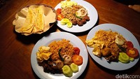 Untuk makanan andalannya, didominasi dengan olahan nasi kebuli dan biryani. Pelengkapnya bisa memesan ayam, daging domba, ataupun kofte yang nikmat. Foto: detikcom/Diah Afrilian