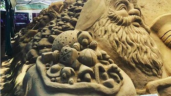 Ada Santa Claus bawa banyak hadiah. (Foto: Brightside)