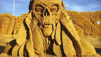 Keren! Tapi kalau diliat malam-malam seram juga sih ini. (Foto: Brightside)