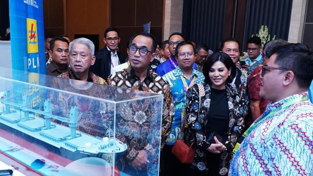 Menteri Perhubungan Budi Karya Sumadi dengan pengusaha pelayaran Indonesia National Shipowners Association (INSA).
