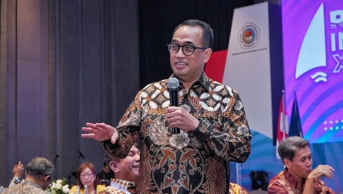 Menteri Perhubungan Budi Karya Sumadi dengan pengusaha pelayaran Indonesia National Shipowners Association (INSA).