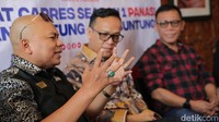 Diskusi ini membahas siapa yang mendulang untung atau buntung usai debat perdana capres.