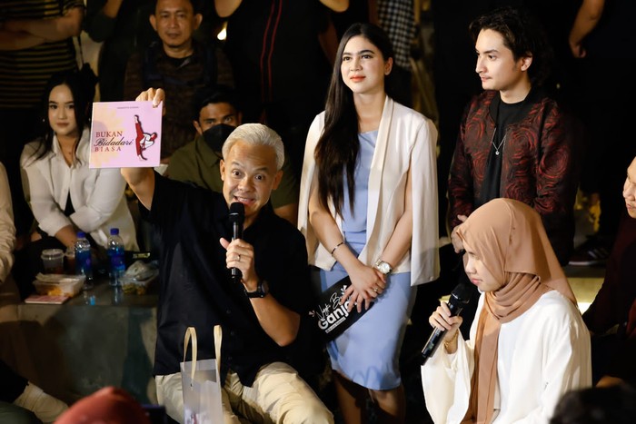 Ganjar Dapat Buku