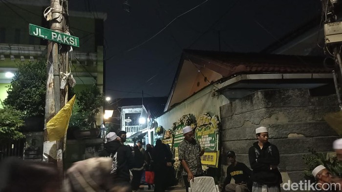 Istri Habib Rizieq Shihab, Syarifah Fadlun bin Yahya, meninggal dunia. Jenazah almarhumah disemayamkan di Petamburan pada Sabtu (16/12) (Tiara Aliya/detikcom)