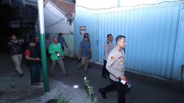 Kapolsek Mampang Kompol David Y Kanitero menggelar kegiatan Cangkrukan