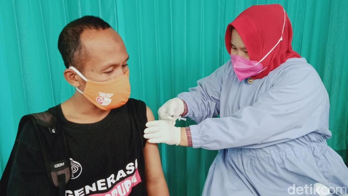 Vaksinasi COVID-19 tahun 2021 lalu di Klaten.
