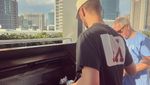 Calon Kiper Timnas, Maarten Paes Doyan BBQ Bareng Keluarga