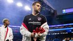 Calon Kiper Timnas, Maarten Paes Doyan BBQ Bareng Keluarga