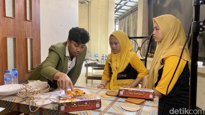 Mahasiswa UPN Veteran Jatim melakukan pendampingan UMKM di Bangkalan