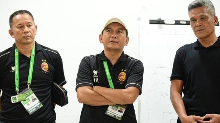 Manajer Tim Sriwijaya FC  Hendriansyah  dan Direktur Sriwijaya FC Indrayadi dan Pelatih Kepala Sriwijaya FC Hendri Susilo