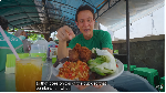 Mark Wiens Kepincut Kuliner Pedas Surabaya, Cicip Nasi Tongkol dan Ayam Penyet