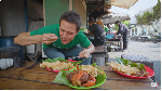 Mark Wiens Kepincut Kuliner Pedas Surabaya, Cicip Nasi Tongkol dan Ayam Penyet