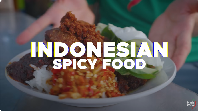 Mark Wiens kembali ke Indonesia untuk kulineran di Surabaya. Setelah menobatkan bebek goreng Surabaya menjadi yang terlezat, kini Mark mencoba kuliner pedas yang terkenal di sana. Foto: YouTube Mark Wiens