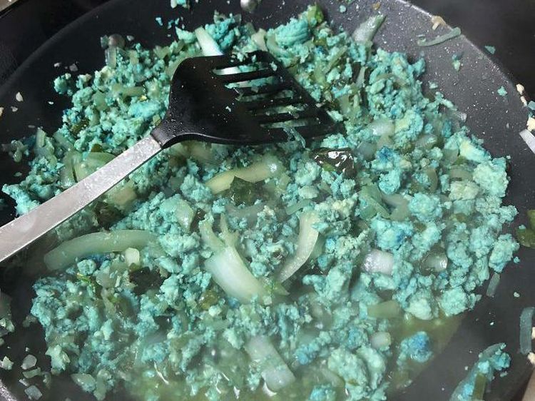 Masak Darurat, 10 Kreasi Makanan Aneh Ini Dibuat Pakai Bahan Seadanya