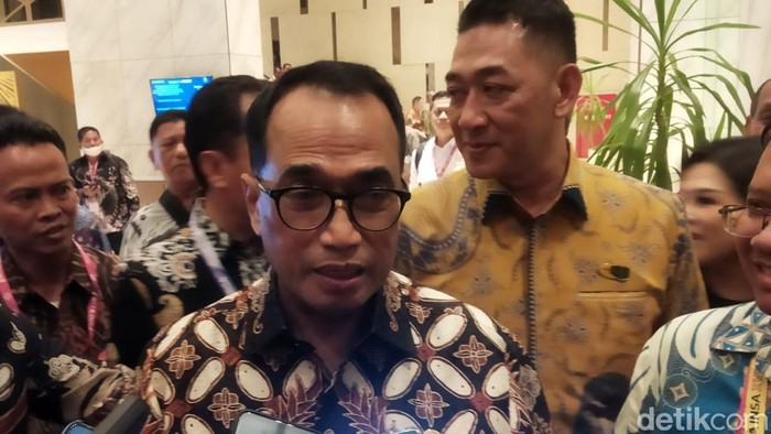 Menhub Budi Karya di Surabaya