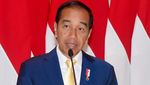 Potret Jokowi yang Tumben-tumbennya Pakai Dasi Kuning
