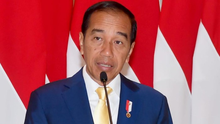 Momen Jokowi berdasi kuning Momen Jokowi berdasi kuning