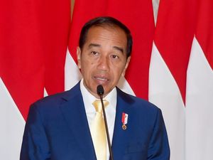 Dasi Kuning Curi Perhatian Sebab Tumben-tumbennya Dipakai Jokowi