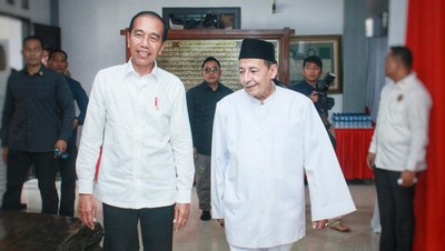 Momen Jokowi Sambangi Kediaman Habib Luthfi bin Yahya di Pekalongan